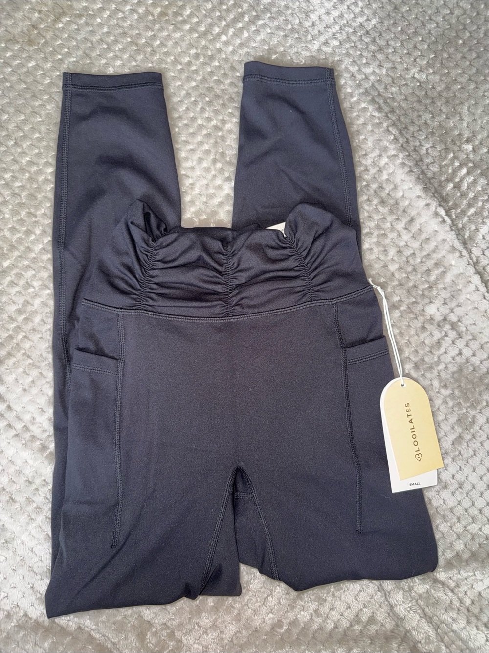 High-Ruched Waist Black Leggings with Side Pockets